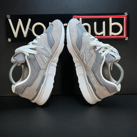 New Balance 997H Running Shoes • CM997HCA • Grey / Silver • Women’s Size 8.5 - Picture 7 of 10